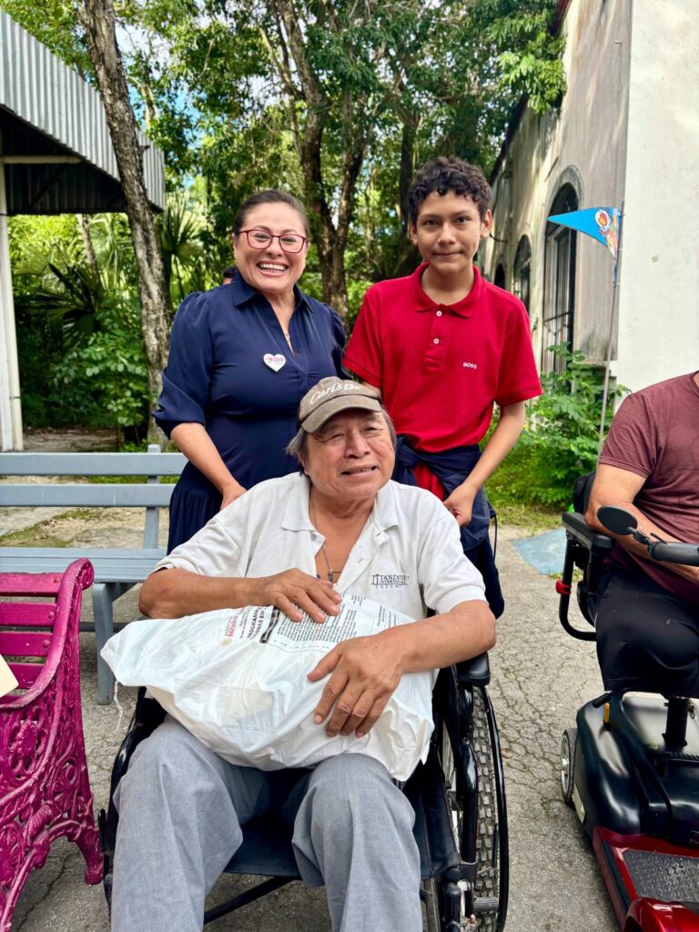 Diana Sosa supervisa entrega de apoyos alimentarios en Cozumel