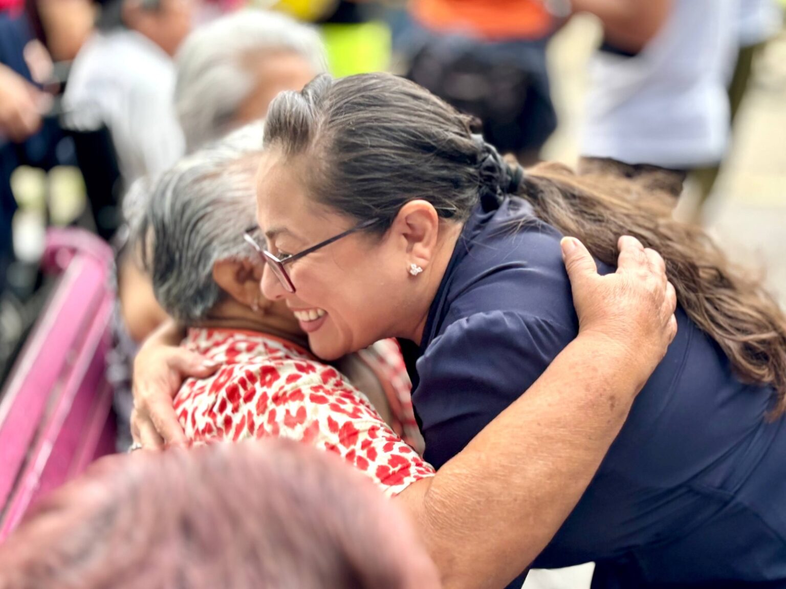Diana Sosa supervisa entrega de apoyos alimentarios en Cozumel