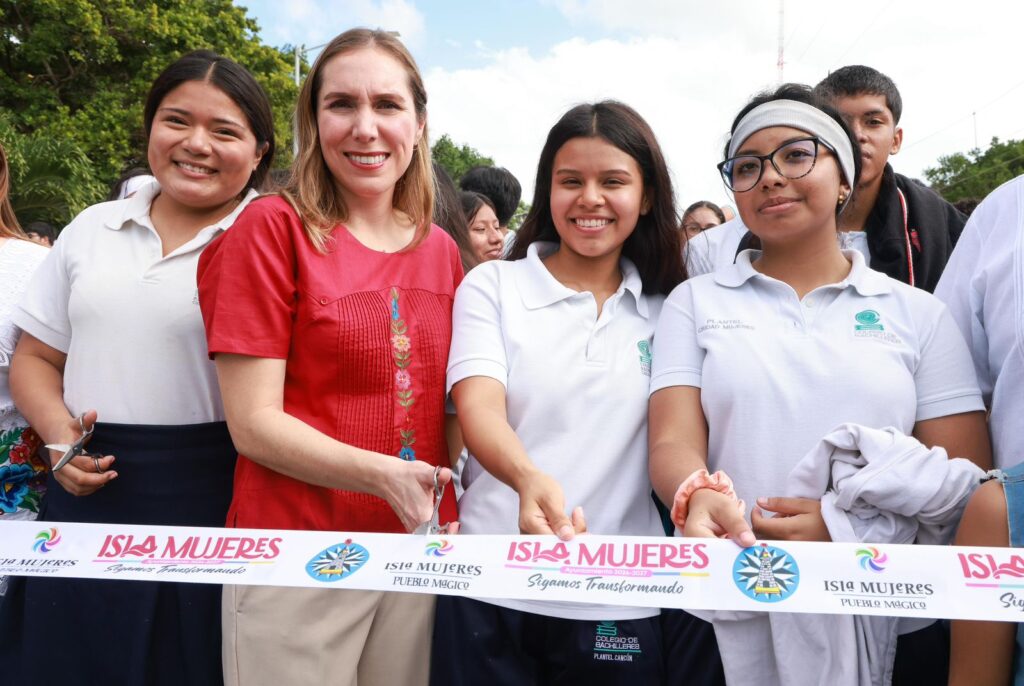Atenea Gómez Ricalde inaugura nueva calle de acceso al Colegio de Bachilleres en Ciudad Mujeres