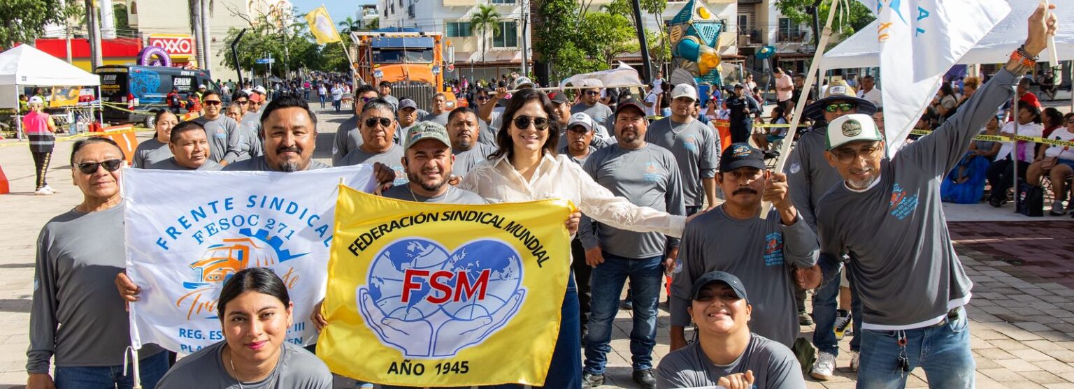 Multitudinario desfile en Playa del Carmen por el 115 aniversario del inicio de la Revolución Mexicana
