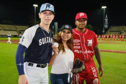 Mara Lezama lanza primera bola en la Gran Final del torneo Rising Stars 2025