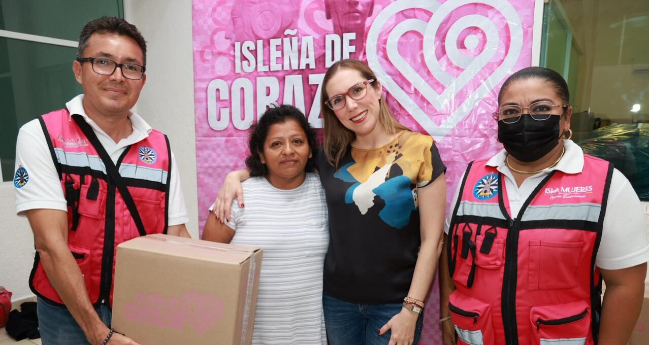 Atenea Gómez Ricalde entrega paquetes alimentarios del programa “Isleña de Corazón” en Ciudad Mujeres