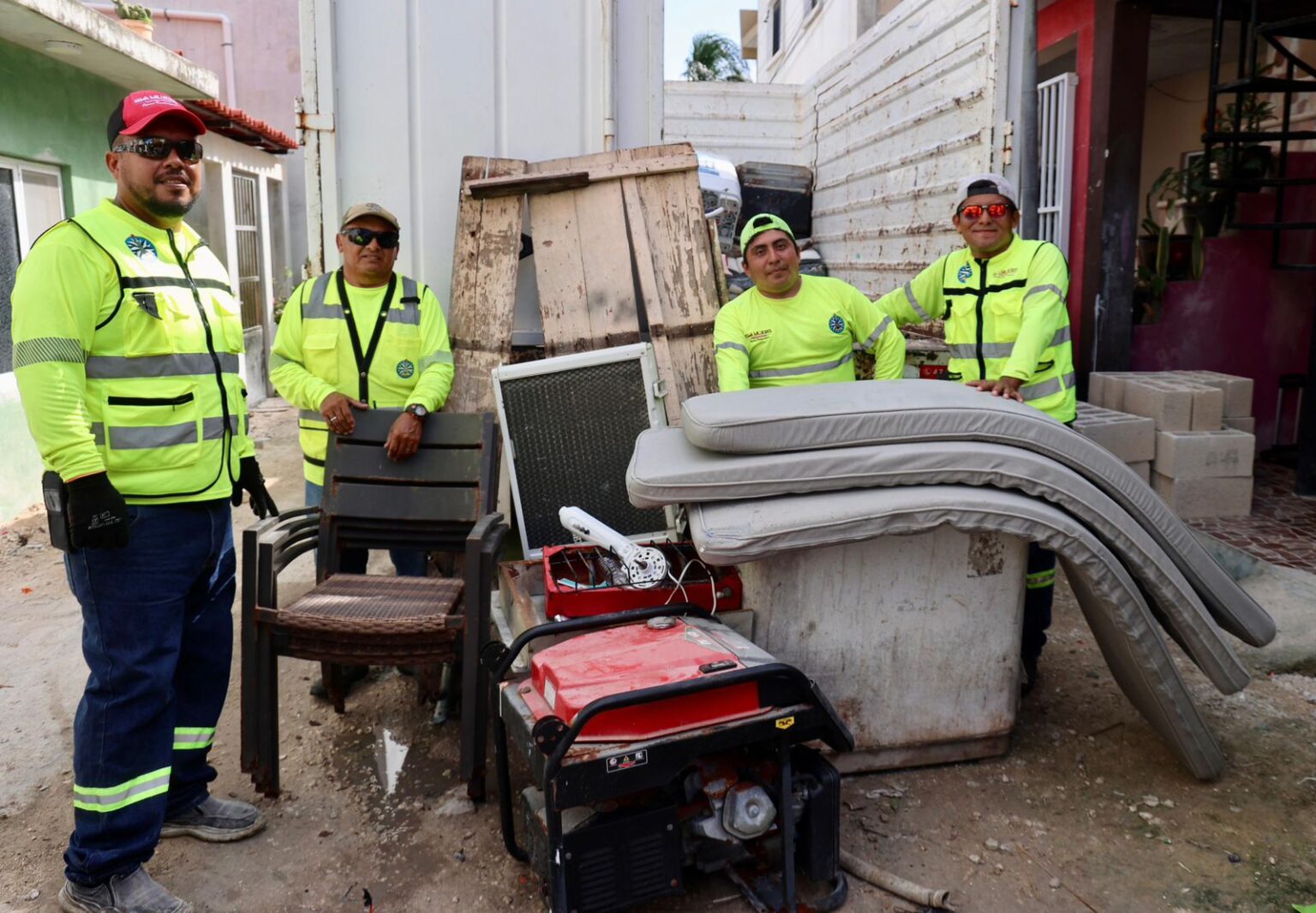 Gobierno de Isla Mujeres refuerza jornadas de descacharrización para proteger la salud de las familias