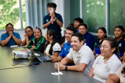 Renán Sánchez Tajonar respalda a jóvenes de Felipe Carrillo Puerto que representarán a Quintana Roo en el Congreso Mesoamericano de Abejas Nativas en Costa Rica