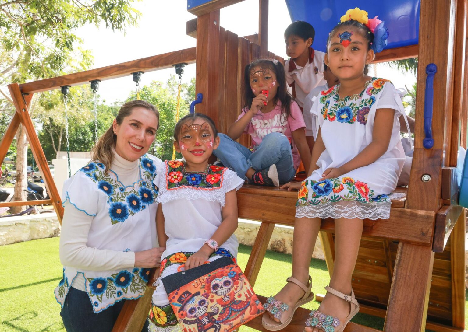 Atenea Gómez Ricalde cumple compromiso histórico al entregar el primer Parque Infantil y cancha de usos múltiples en Francisco May