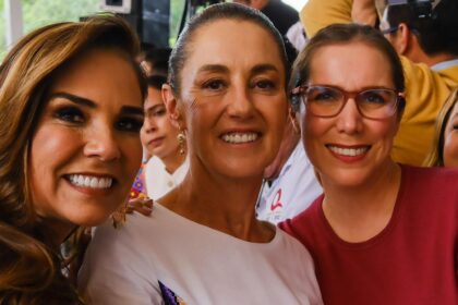 Trabajadoras del Ayuntamiento reciben constancias para liberar sus créditos de vivienda gracias a Reformas Federales y finanzas sanas en Isla Mujeres