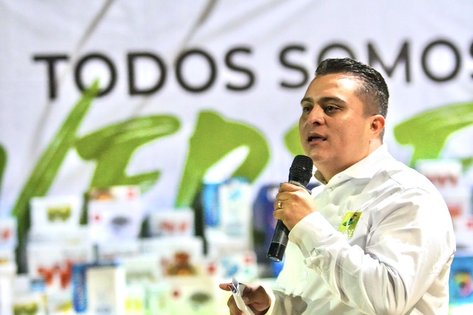 Cerca de 2,000 personas se unen a la Navidad con la familia Verde