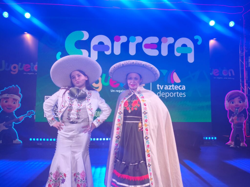 Edith Encalada y Nura Francis unen sus voces en el Juguetón de Tv Azteca y reciben Galardón de Honor en Galerías Plaza de las Estrellas