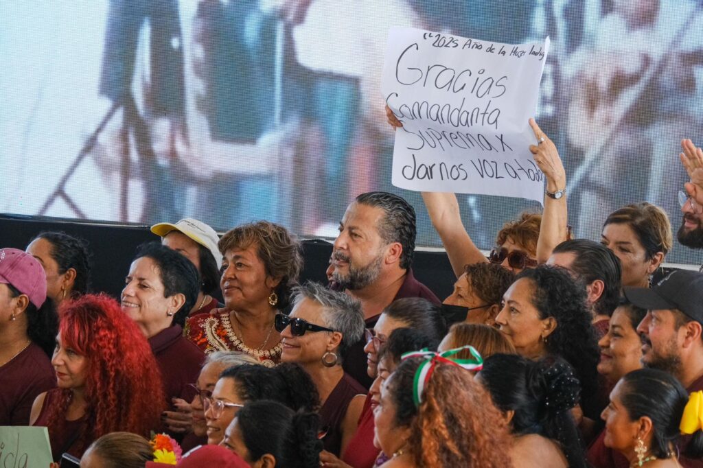 La capacidad de Jorge Sanén para articular trabajo legislativo con presencia territorial ha sido uno de los factores clave que explican su posicionamiento. Su labor no se ha limitado al Congreso, sino que ha mantenido un contacto permanente con colonias, comunidades y sectores productivos de Cancún, escuchando demandas y traduciéndolas en propuestas legislativas concretas.

Asimismo, su perfil político se alinea con la visión nacional que encabeza la Presidenta Claudia Sheinbaum y con el modelo de gobierno humanista y cercano que impulsa la Gobernadora Mara Lezama, lo que refuerza su papel como un actor clave para dar continuidad a la transformación en el principal municipio del estado.

Con estos resultados, Jorge Sanén no solo cierra 2025 como uno de los legisladores mejor evaluados del país, sino como un perfil con experiencia, liderazgo y legitimidad social, cualidades que lo colocan como un cuadro político idóneo para Cancún, con rumbo claro, respaldo ciudadano y visión de futuro dentro de la Cuarta Transformación.
