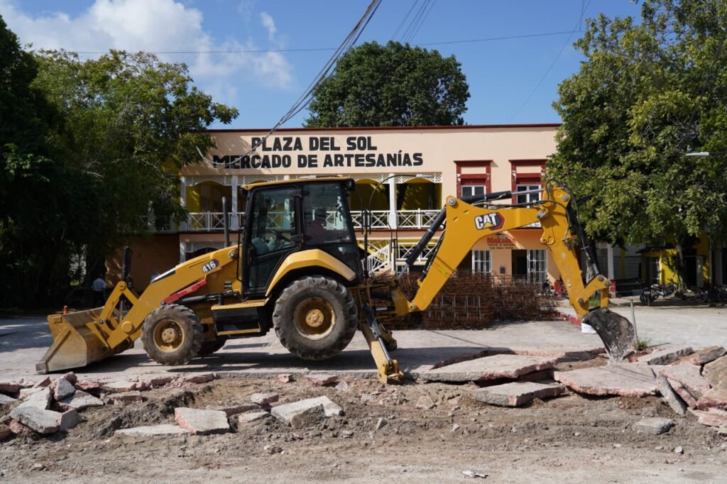 Supervisa Chacón Méndez obras de mejora vial en Plaza del Sol y la 10ª Avenida