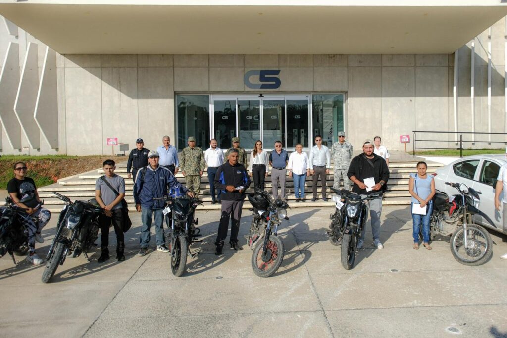 Entrega Mara Lezama más motocicletas recuperadas en Cancún gracias a los filtros de seguridad ciudadana