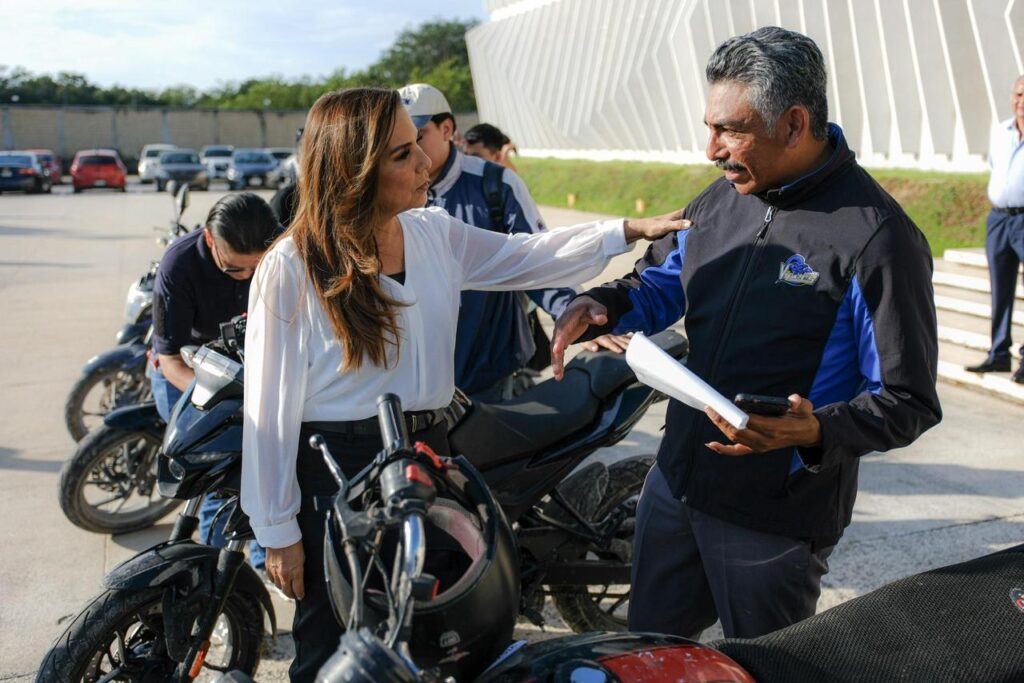 Entrega Mara Lezama más motocicletas recuperadas en Cancún gracias a los filtros de seguridad ciudadana