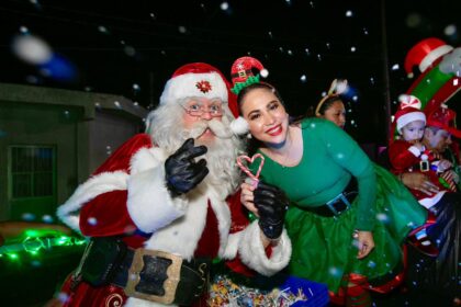 Con un decorado único e impresionante, Mary Hernández enciende luces navideñas en FCP