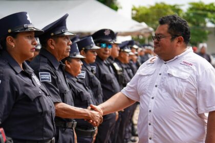 Chacón Méndez entrega uniformes y equipamiento a la Policía Municipal