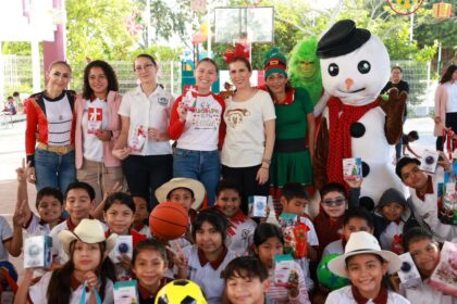 Atenea Gómez Ricalde concluye entrega de 5 mil juguetes en las escuelas de Isla Mujeres