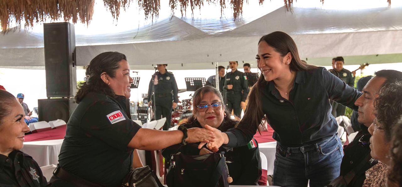 Mary Hernández reconoce a elementos policiacos: son el pilar de la seguridad social