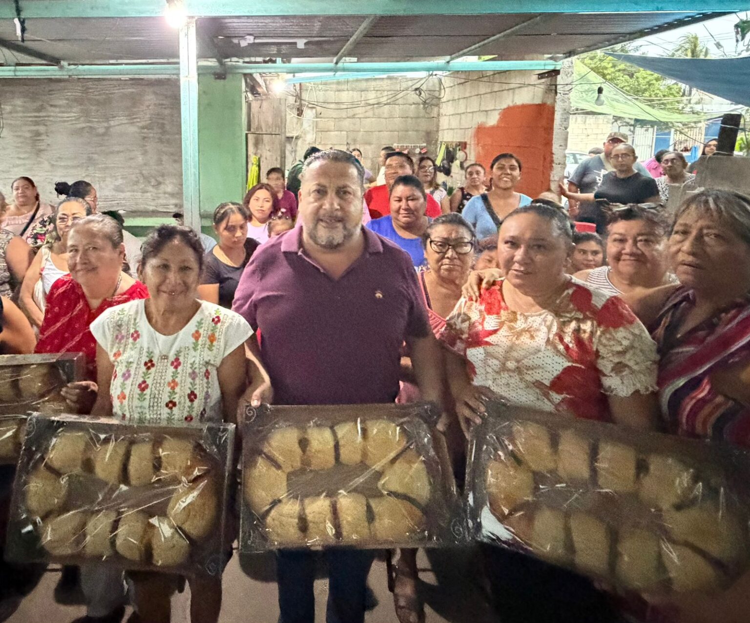 Jorge Sanén reafirma su cercanía con el Pueblo de Cancún con tradicional Rosca de Reyes entre vecinas y vecinos