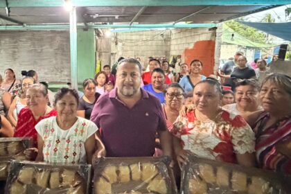 Jorge Sanén reafirma su cercanía con el Pueblo de Cancún con tradicional Rosca de Reyes entre vecinas y vecinos