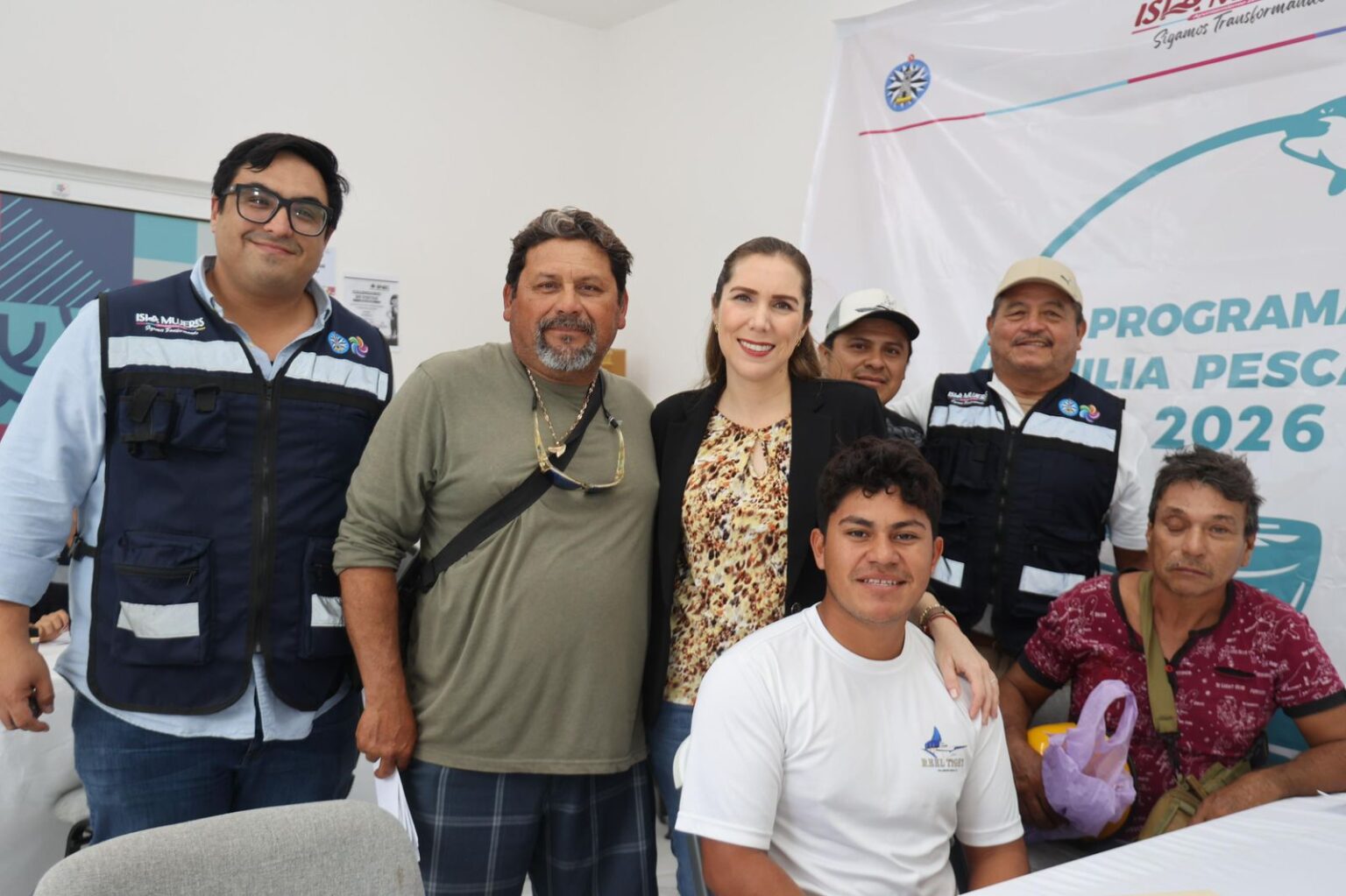 Atenea Gómez Ricalde supervisa registro del Programa Familia Pescadora para fortalecer apoyo al sector pesquero de Isla Mujeres