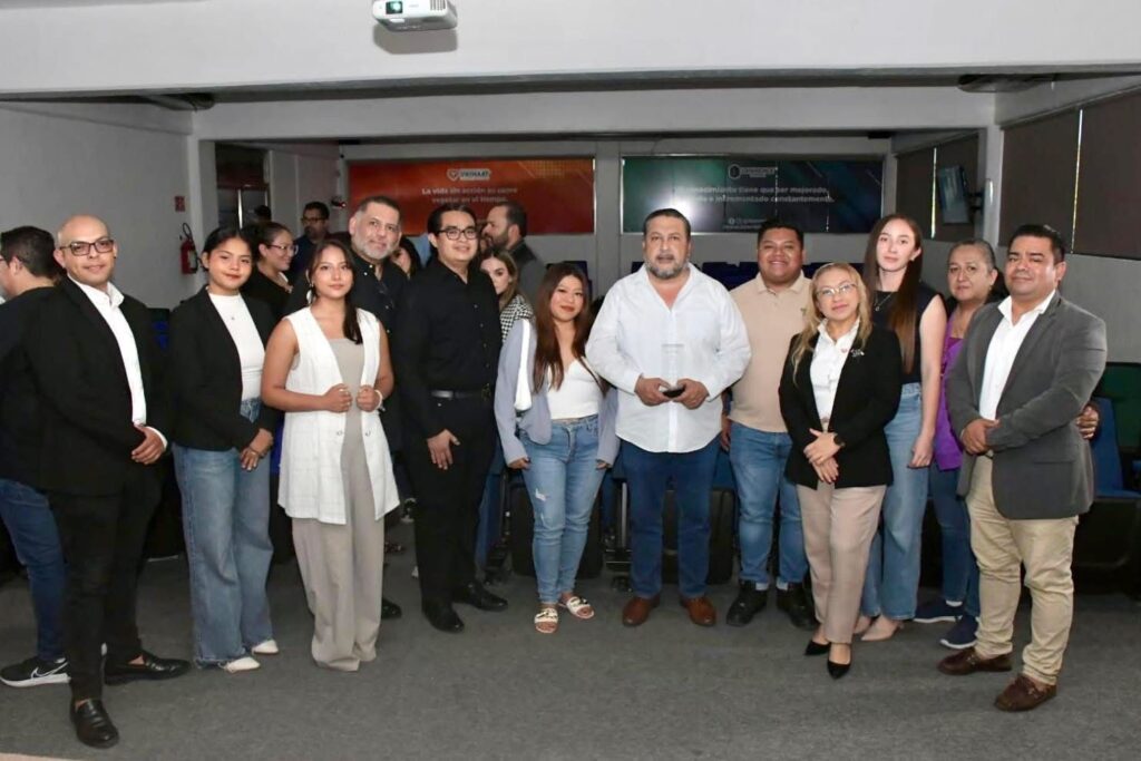 Trayectoria de servicio y cercanía con la gente: UNIMAAT distingue a Jorge Sanén como Egresado Destacado