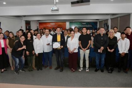 Trayectoria de servicio y cercanía con la gente: UNIMAAT distingue a Jorge Sanén como Egresado Destacado