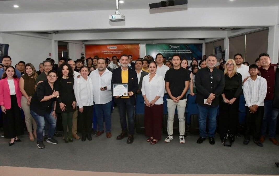 Trayectoria de servicio y cercanía con la gente: UNIMAAT distingue a Jorge Sanén como Egresado Destacado