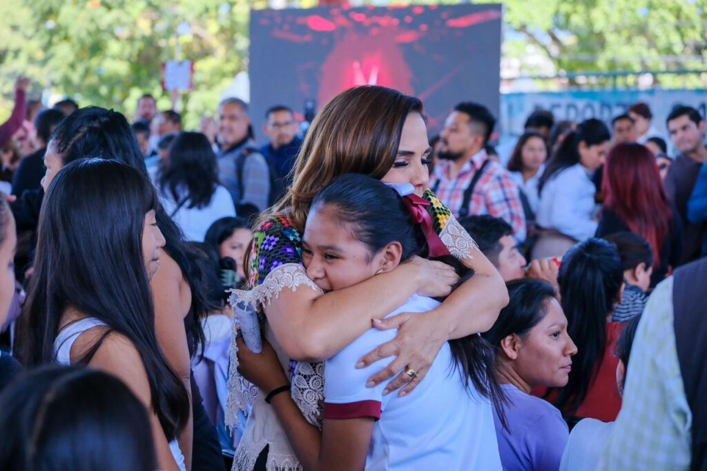 Encabeza Mara Lezama asamblea informativa de la beca “Rita Cetina” para estudiantes de primaria, en Cancún