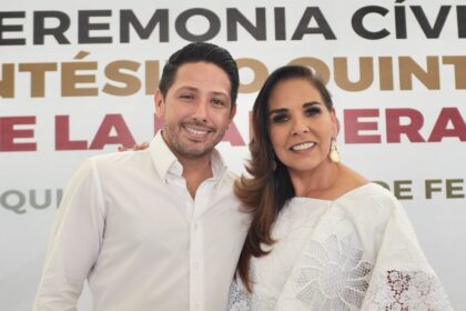 Renán Sánchez Tajonar acompaña a la Gobernadora Mara Lezama en el Día de la Bandera