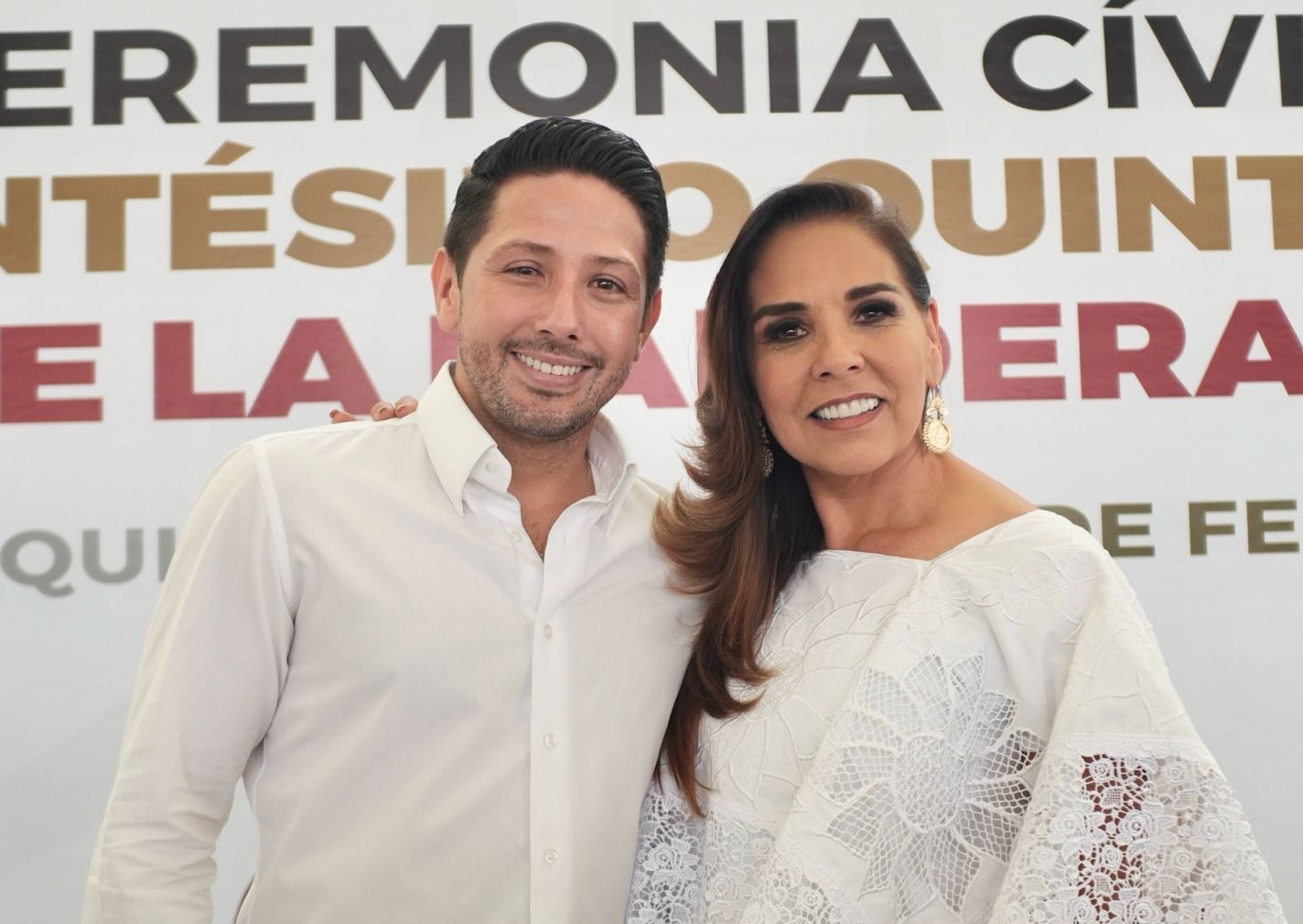 Renán Sánchez Tajonar acompaña a la Gobernadora Mara Lezama en el Día de la Bandera