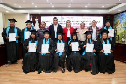 Atenea Gómez Ricalde reconoce el esfuerzo académico de las isleñas e isleños durante entrega de certificados PRONACE en Isla Mujeres