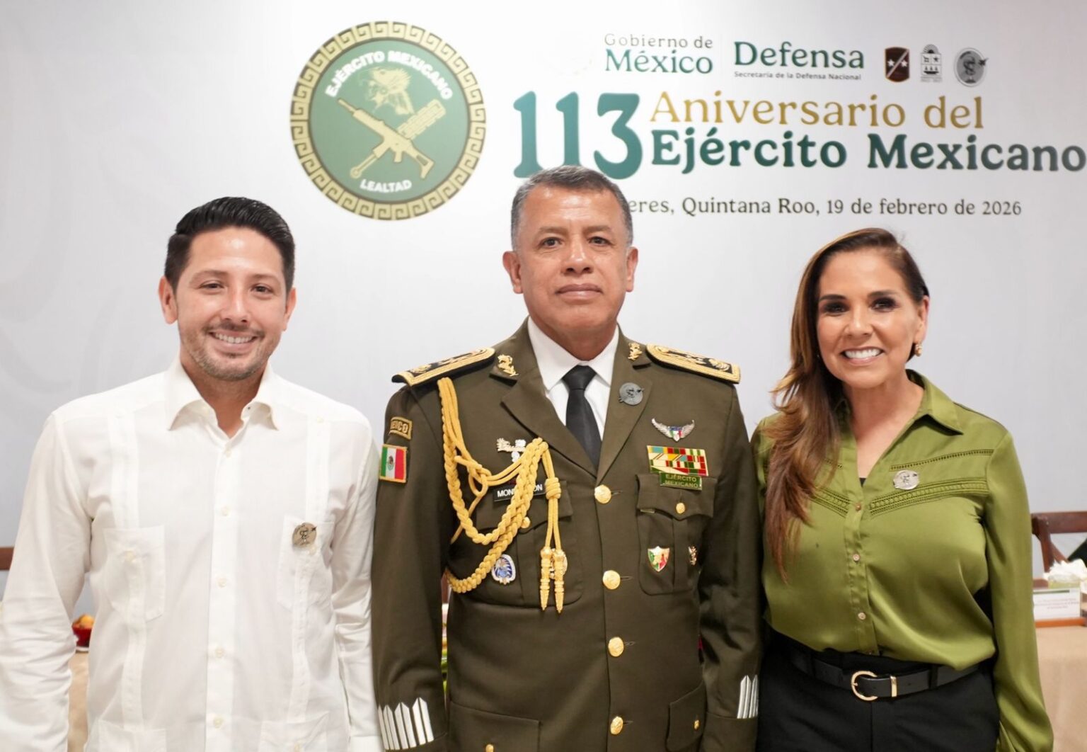 Renán Sánchez Tajonar acompaña a la Gobernadora Mara Lezama en el CXIII Aniversario del Ejército Mexicano