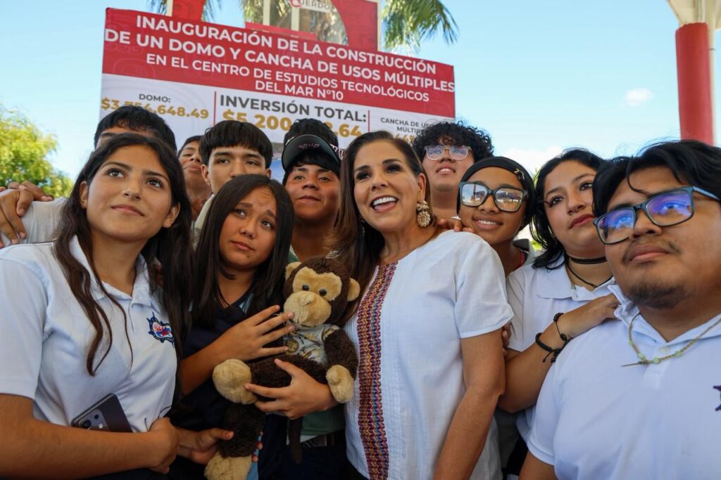 Inaugura Mara Lezama domo y cancha de usos múltiples en el CETMAR No. 10 de Chetumal tras 38 años de espera
