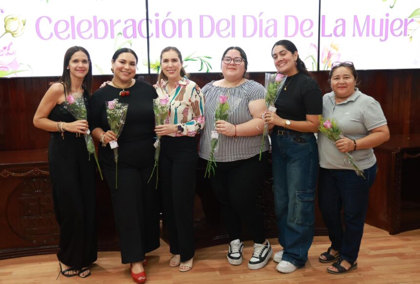 Atenea reconoce a colaboradoras del Ayuntamiento en el Día de la Mujer