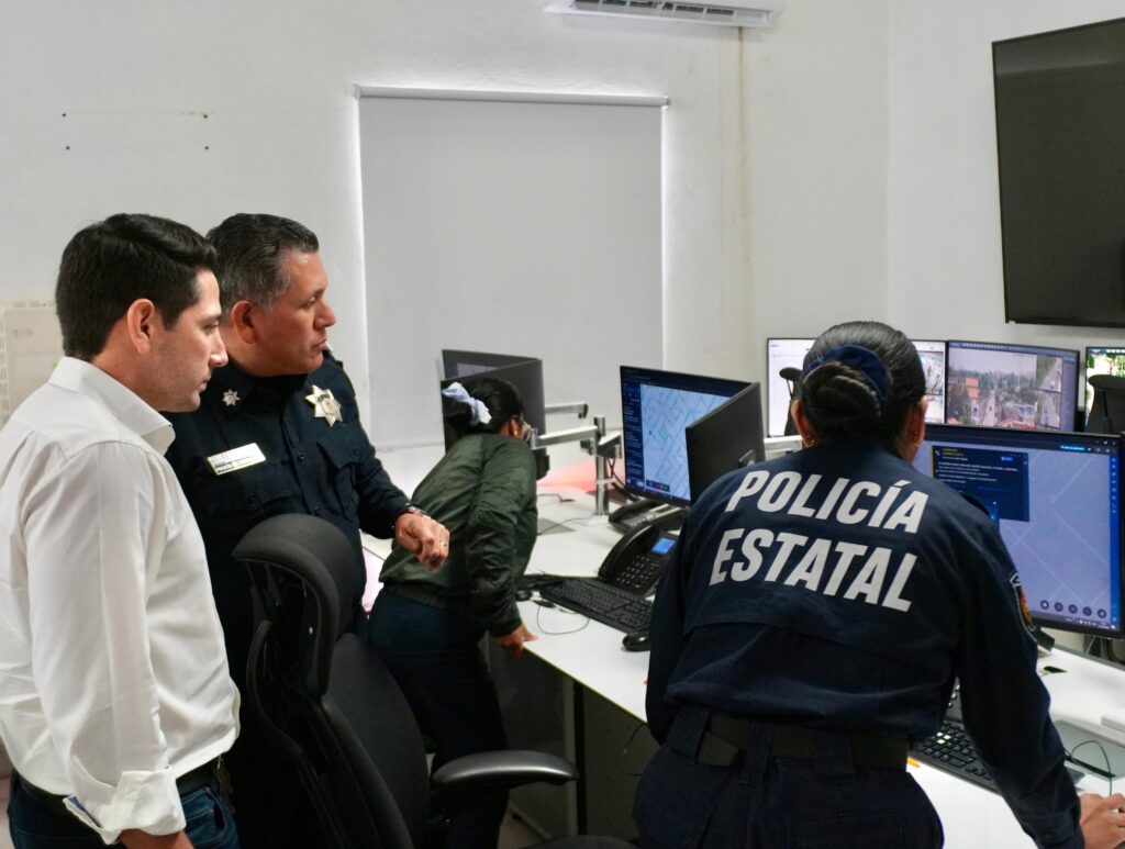 Refuerzan coordinación por la seguridad: Renán Sánchez Tajonar se reúne con el Secretario de Seguridad Ciudadana de Quintana Roo en el Subcentro Regional del C5 en Cozumel