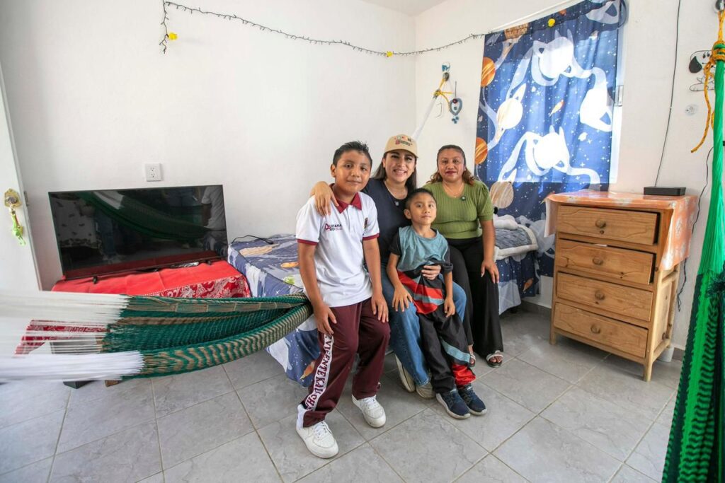 Mary Hernández entrega 40 cuartos dormitorios a familias de escasos recursos en X-Hazil Sur y Chancah Derrepente