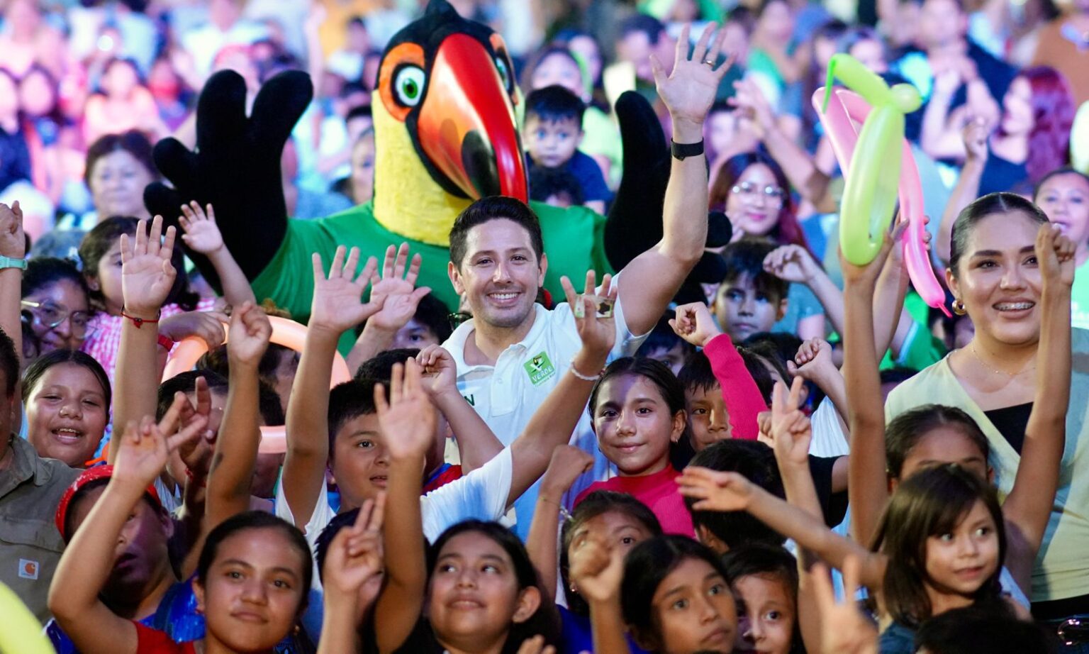 Renán Sánchez Tajonar celebra con más de mil 800 cozumeleños el Día de la Niña y el Niño