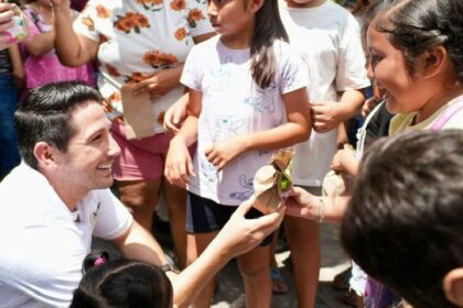 Renán Sánchez Tajonar participa junto al DIF Quintana Roo en la entrega de juguetes en comunidades de Cozumel