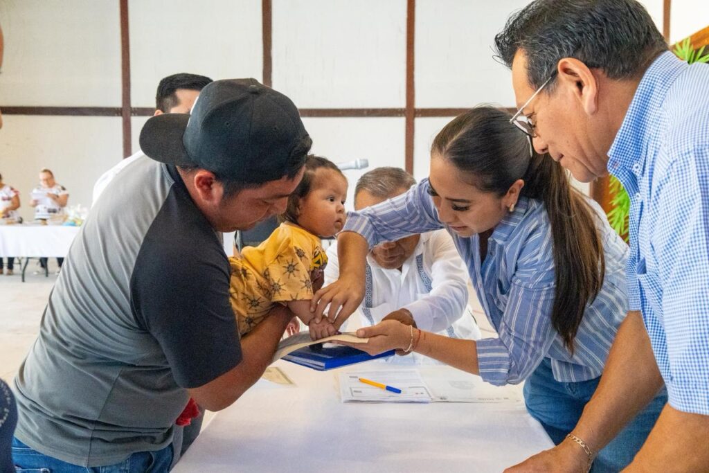 En el Día del Niño: Mary Hernández entrega 91 nuevas actas de nacimiento a familias Carrilloportenses