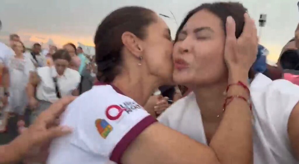 Anahí González, acompaña a la presidenta Claudia Sheinbaum en la inauguración del Puente Nichupté
