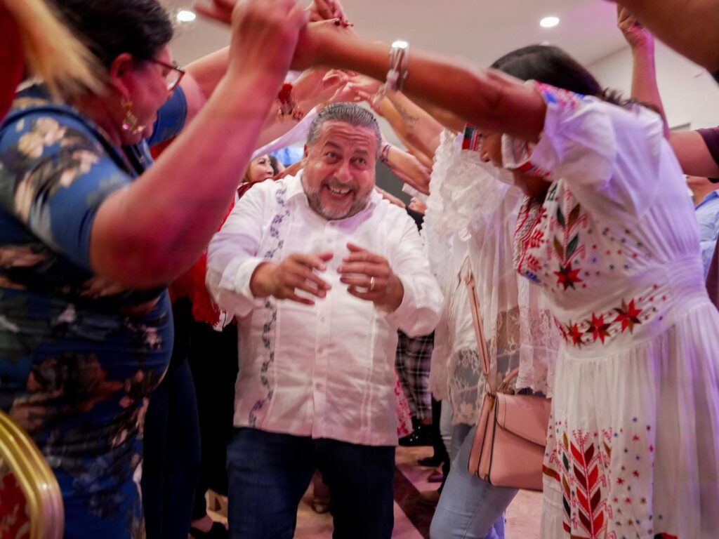 Sanén celebra en grande a madres Cancunenses