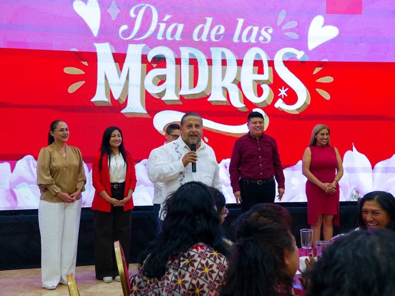 Sanén celebra en grande a madres Cancunenses