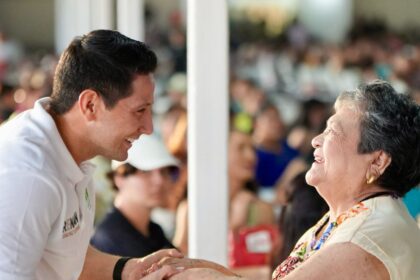 Celebra Renán Sánchez Tajonar a 2,500 mamás de Cozumel en emotivo convivio