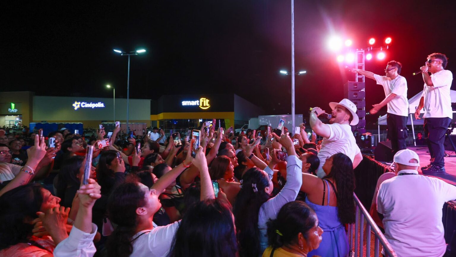 Gobierno de Estefanía Mercado celebra en grande a las mamás de Playa del Carmen