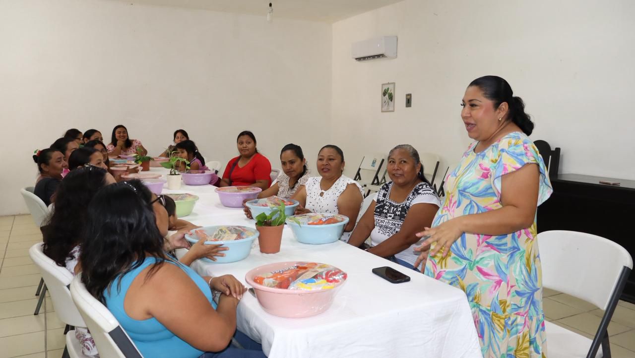 CIAM festeja a Mujeres Emprendedoras del Mercado Violeta por el Dia de las Madres