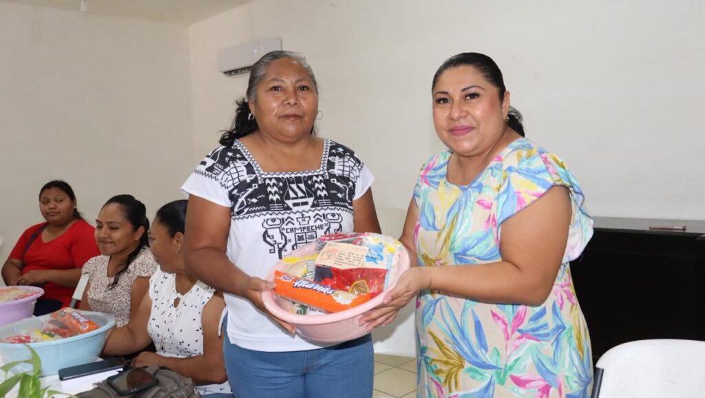 CIAM festeja a Mujeres Emprendedoras del Mercado Violeta por el Dia de las Madres 