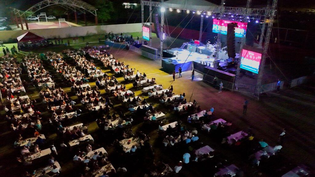 Mary Hernández reconoce labor del magisterio en FCP con cena-baile, shows y rifas 