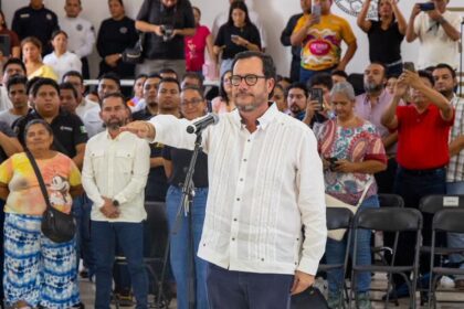 Guillermo Brahms rinde protesta ante el Cabildo de Playa del Carmen como nuevo tesorero municipal