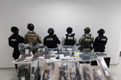 Aseguran autoridades armas y drogas durante un cateo en Felipe Carrillo Puerto