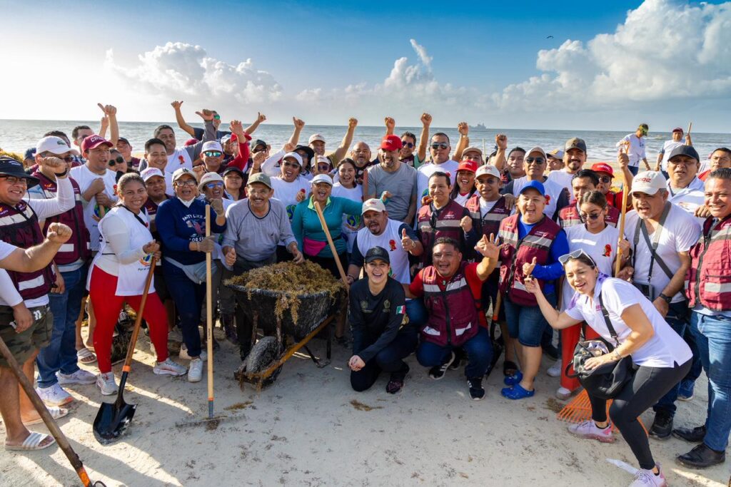 Más de 2 mil personas acompañan a Estefanía Mercado en mega brigada de limpieza de playas para hacer frente al sargazo
