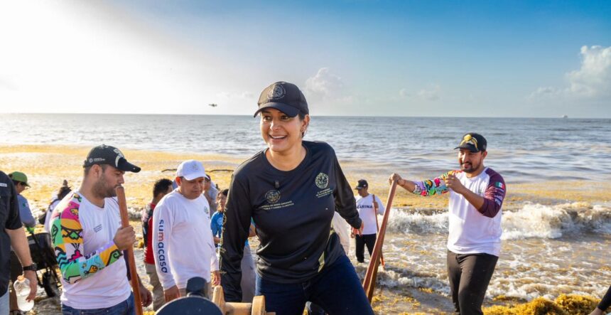 Más de 2 mil personas acompañan a Estefanía Mercado en mega brigada de limpieza de playas para hacer frente al sargazo